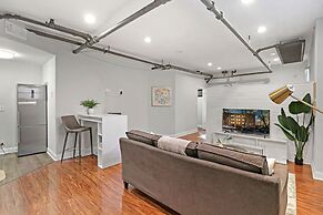 Stylish & Furnished Studio in Lakeview