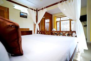 Hill Songey by Dumnu Homes