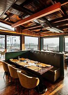 The Vintage Srinagar At Dal Lake