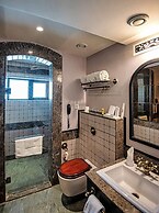 The Vintage Srinagar At Dal Lake