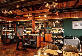 The Vintage Srinagar At Dal Lake