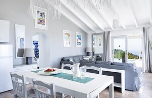 Juniper House - Charming 3 bed Villa With sea View