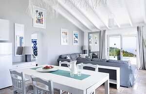 Juniper House - Charming 3 bed Villa With sea View