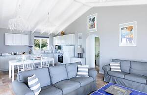 Juniper House - Charming 3 bed Villa With sea View