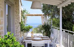 Juniper House - Charming 3 bed Villa With sea View