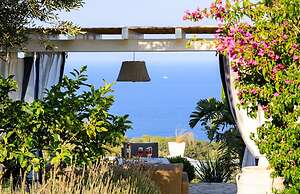 Juniper House - Charming 3 bed Villa With sea View