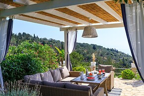 Juniper House - Charming 3 bed Villa With sea View