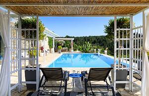 Juniper House - Charming 3 bed Villa With sea View