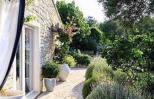 Juniper House - Charming 3 bed Villa With sea View