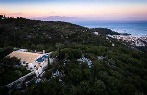 Juniper House - Charming 3 bed Villa With sea View