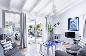 Juniper House - Charming 3 bed Villa With sea View