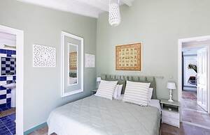 Juniper House - Charming 3 bed Villa With sea View