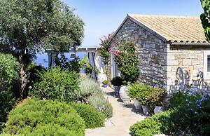 Juniper House - Charming 3 bed Villa With sea View