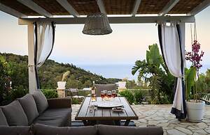 Juniper House - Charming 3 bed Villa With sea View