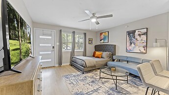 Efficiency Studio Close to Downtown and Domain