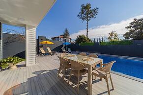 Villa With Pool and Backyard in Kepez