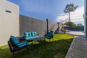 Villa With Pool and Backyard in Kepez