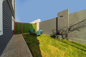 Villa With Pool and Backyard in Kepez