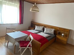 Holiday Apartment in St Kanzian on Lake Klopein