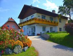 Holiday Apartment in St Kanzian on Lake Klopein