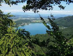 Holiday Apartment in St Kanzian on Lake Klopein