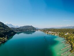 Holiday Apartment in St Kanzian on Lake Klopein
