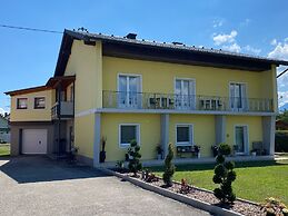 Holiday Apartment in St Kanzian on Lake Klopein