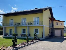 Holiday Apartment in St Kanzian on Lake Klopein