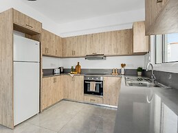 Sanders White Mountains - Cozy Villa With Pool