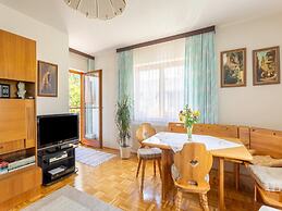 Holiday Apartment With Pool