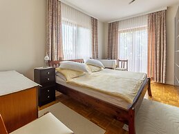 Holiday Apartment With Pool