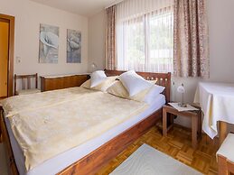 Holiday Apartment With Pool