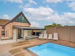Lush Holiday Home in Vlaanderen With Private Pool