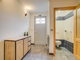 Lush Holiday Home in Vlaanderen With Private Pool