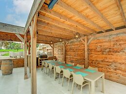 Lush Holiday Home in Vlaanderen With Private Pool