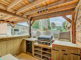 Lush Holiday Home in Vlaanderen With Private Pool