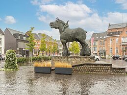 Lush Holiday Home in Vlaanderen With Private Pool