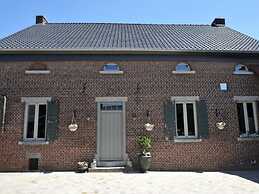 Countryside Cottage With Shared Pool