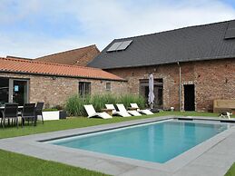 Countryside Cottage With Shared Pool