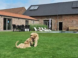 Countryside Cottage With Shared Pool