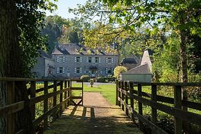 Castle in Ferrieres With Pond Garden