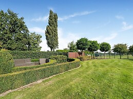Alken Farm Stay With Terrace