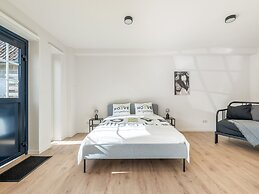 Alken Farm Stay With Terrace