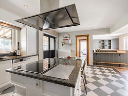 Alken Farm Stay With Terrace