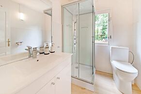 Holiday Home in Ferrieres With a Garden