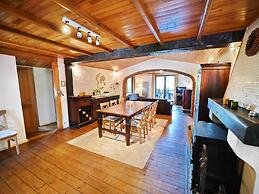 Beautiful Chalet With a Large Garden