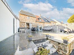 Cozy Holiday Home in La Reid With a Whirlpool