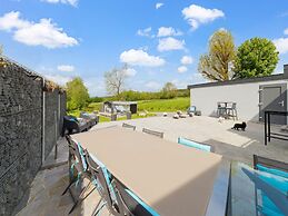 Cozy Holiday Home in La Reid With a Whirlpool