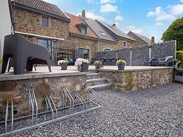 Cozy Holiday Home in La Reid With a Whirlpool