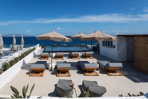 Almyra Oia Suites